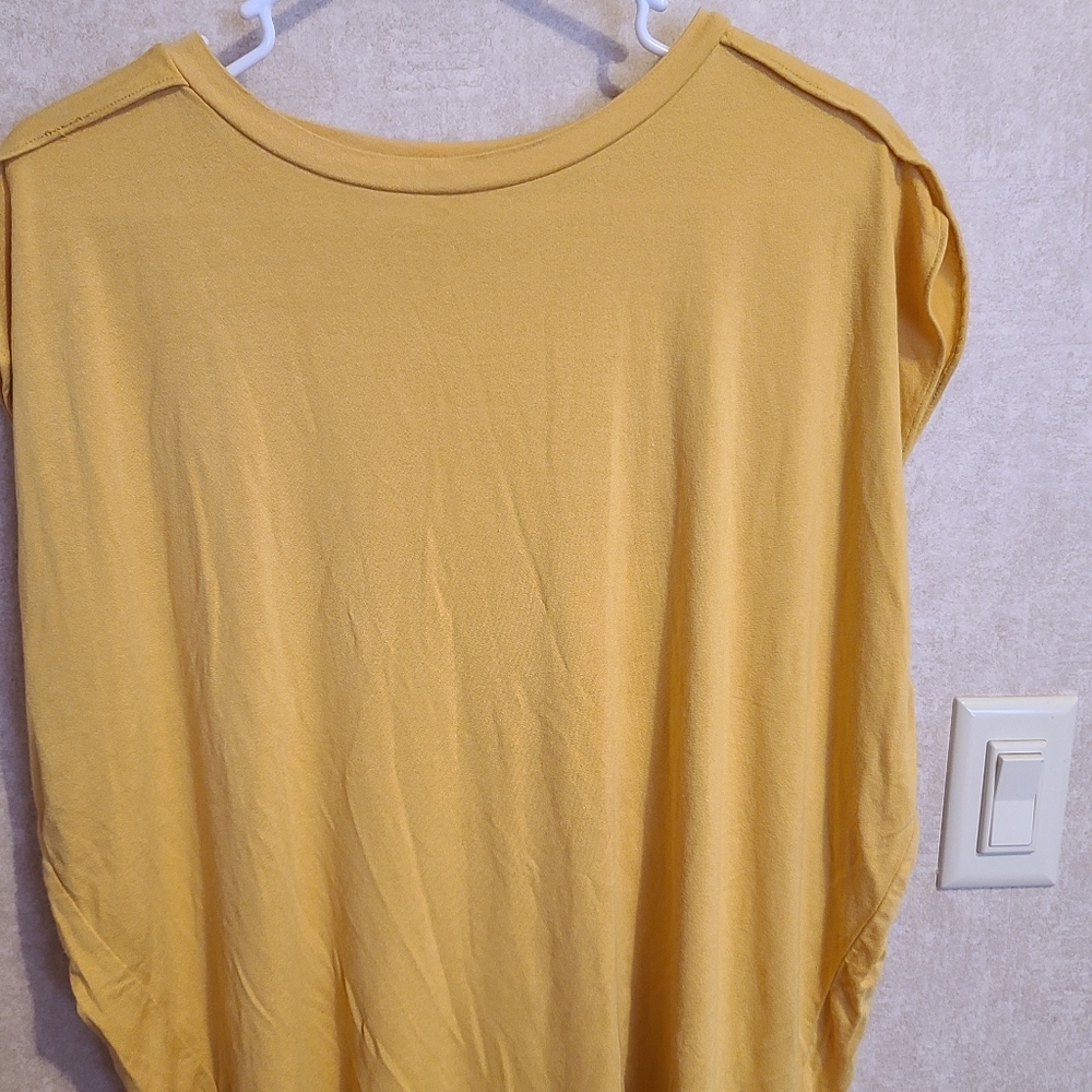 Fashion house yellow Flowy top